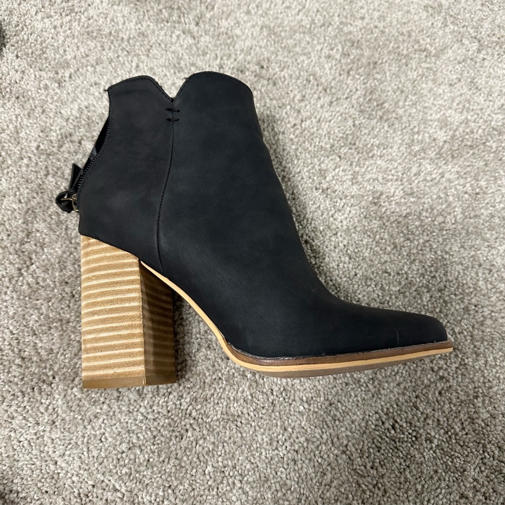 black  tan heel